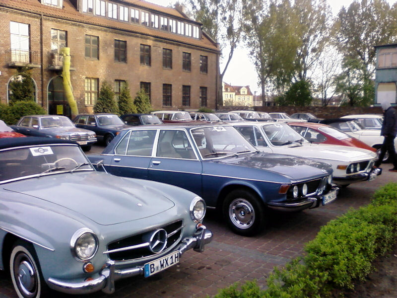 Zabytkowe Mercedesy, piękne stare BMW