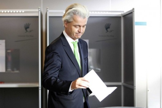 Lider PVV Geert Wilders w głosowaniu do Europarlamentu. Jego partia straciła 4,3 punktów procentowych w europejskich wyborach, jak wskazują wstępne prognozy.