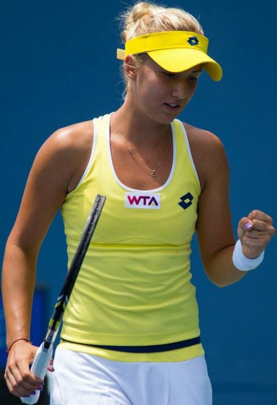 Paula Kania podczas gry deblowej/WTA Stanford 2014